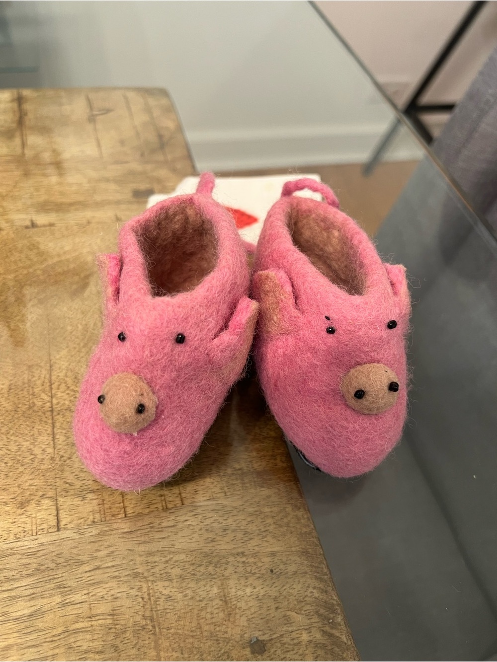handmade wool pink pig shoes from the Danish design brand Én Gry & Sif